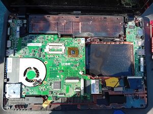 Asus-eeepc-1215b-03.jpg